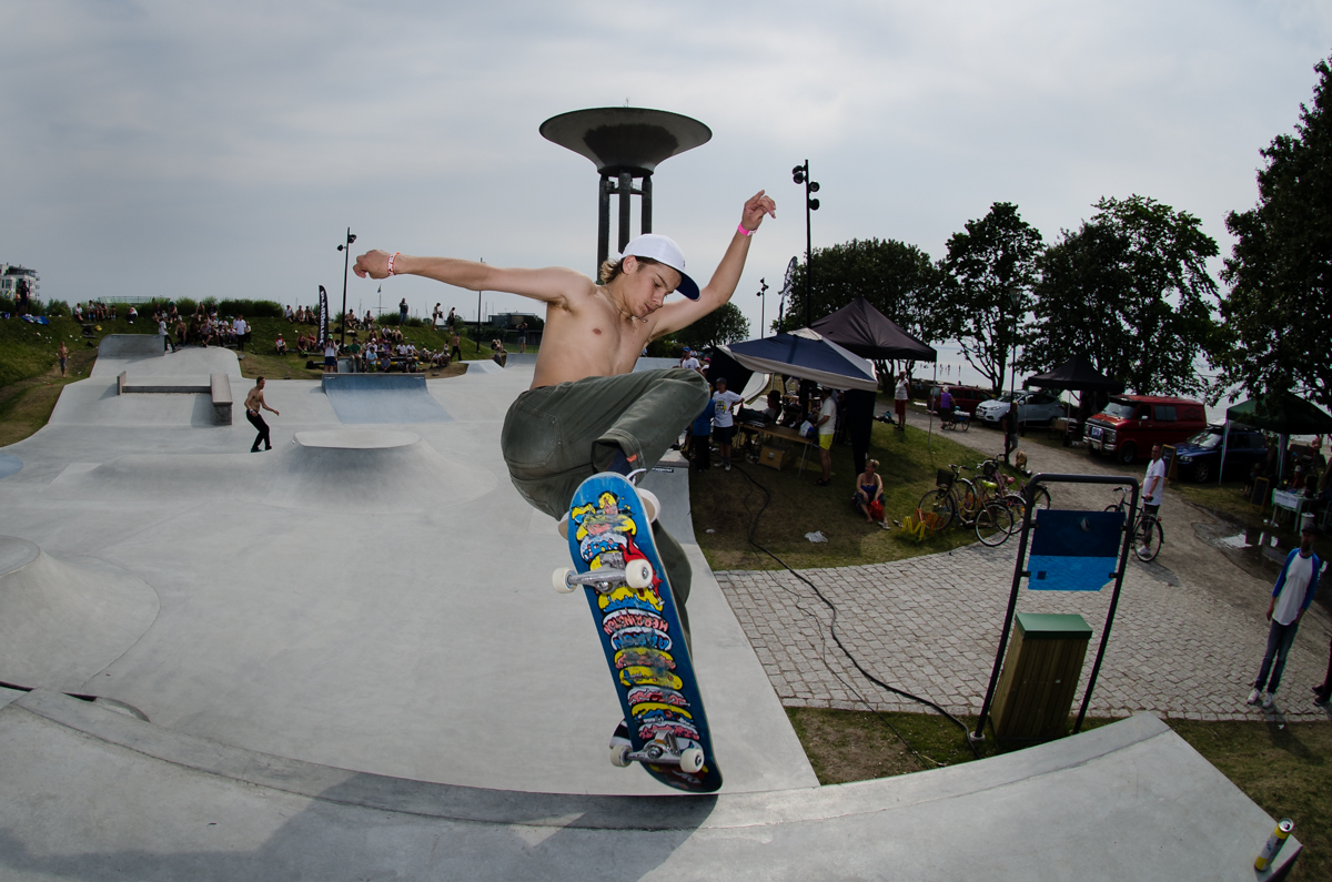 Oskar Rozenberg Hallberg / Frontside noseblunt / Foto EKEN