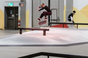 sarah_kickflip